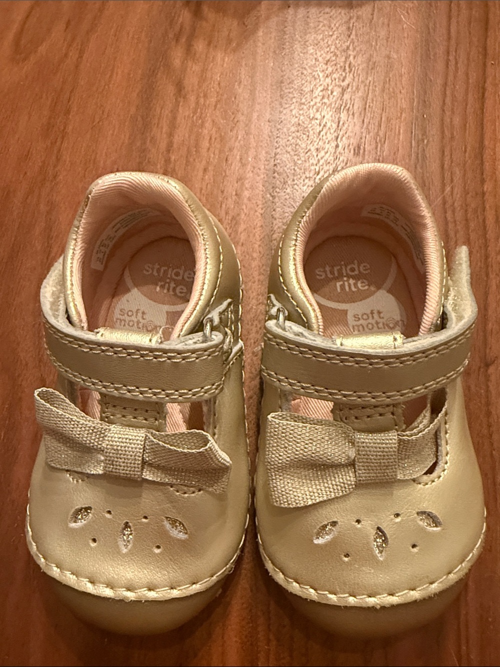 Stride Rite Soft Motion Gold Bow Mary Jane Baby Shoes Size 4 Wide First Walker